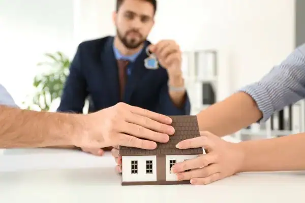 Couple arguing over property in divorce mediation Eastbourne